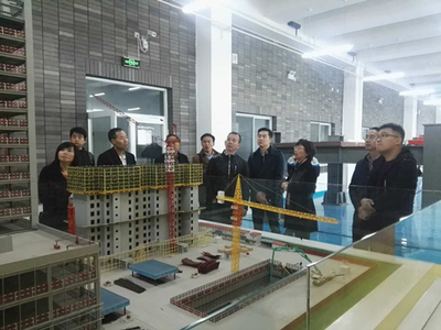 京楚雙創(chuàng)孵化器建設(shè)與運(yùn)營(yíng)培訓(xùn)班學(xué)員來(lái)我校參觀交流